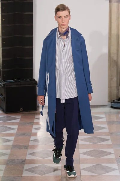 Look 28